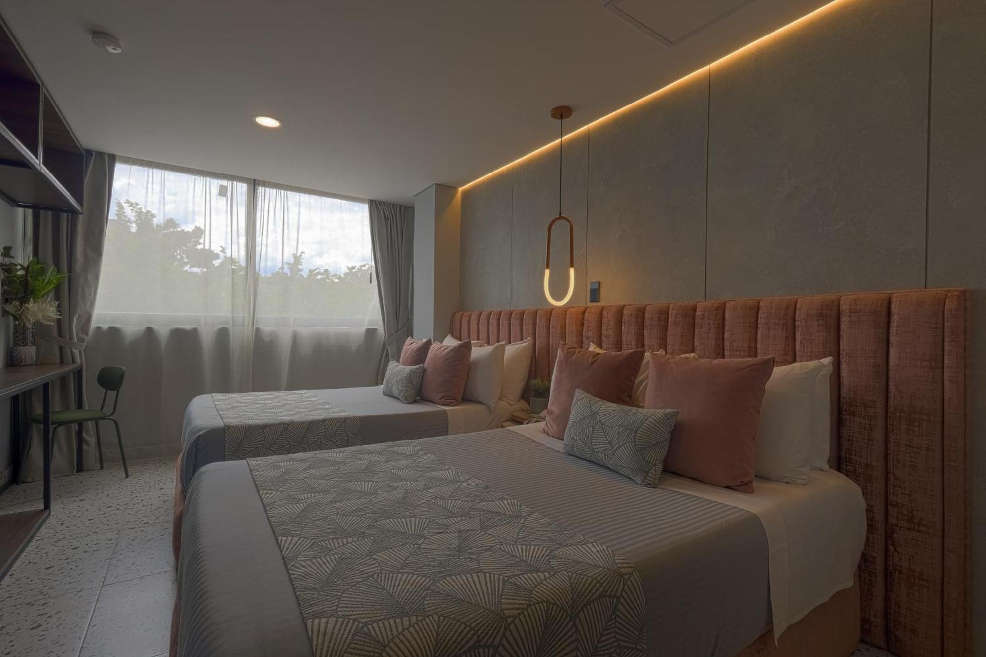Glow 4* Medellin